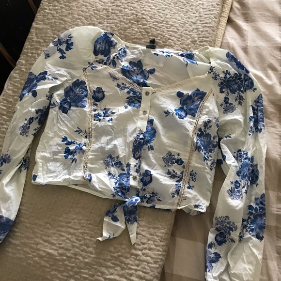 Floral top - Picture 2 of 3